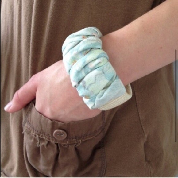 Handmade Bracelet Blue Floral Fabric-Wrapped Vintage Bangle - Picture 4 of 5